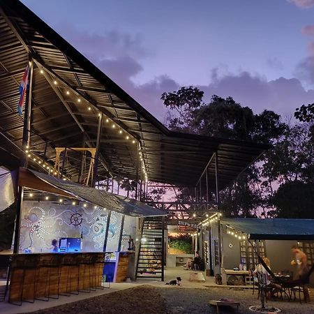 Shipwrecked Hostel أوفيتا المظهر الخارجي الصورة