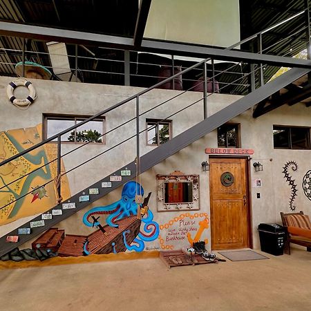 Shipwrecked Hostel أوفيتا المظهر الخارجي الصورة