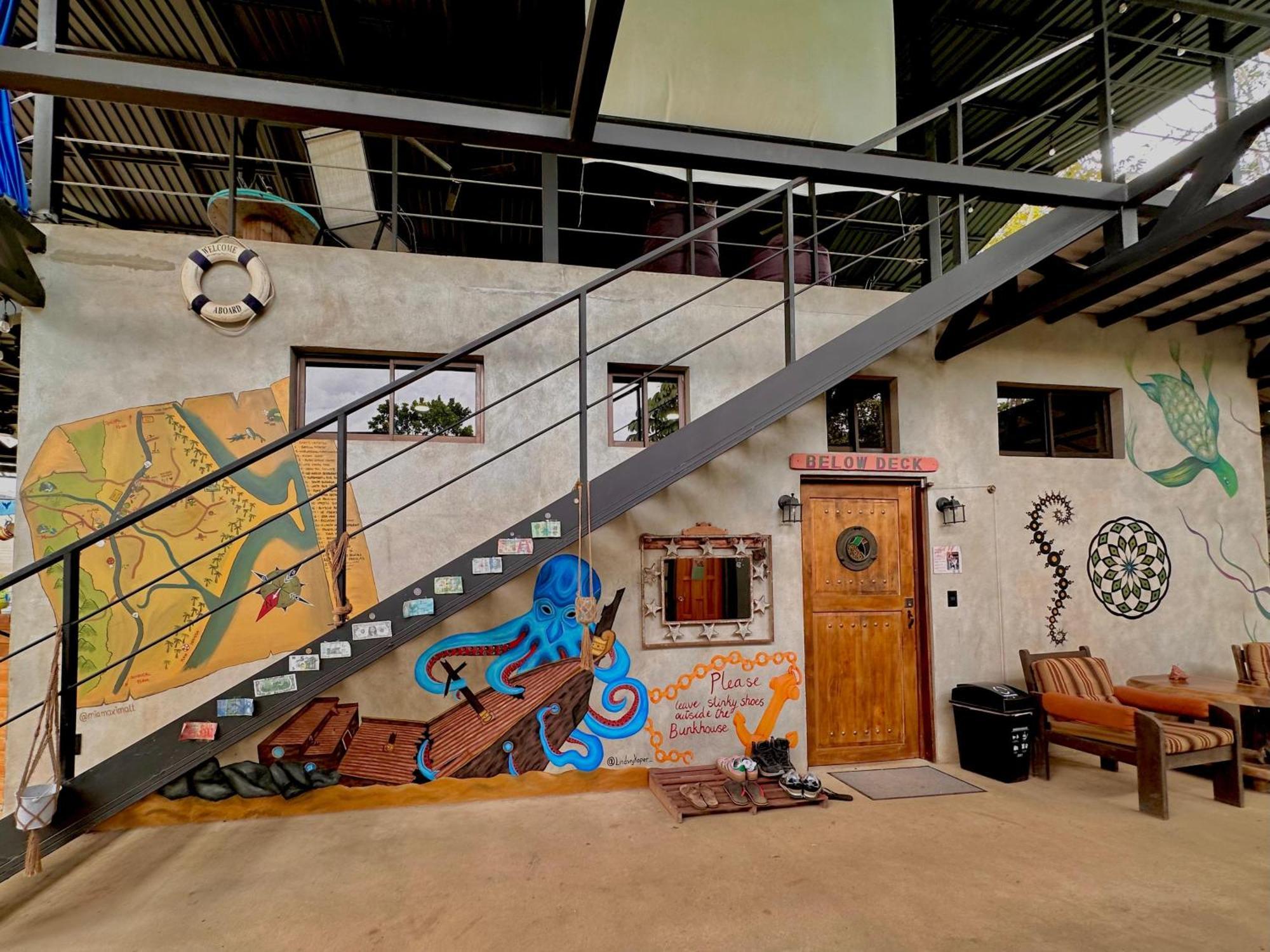 Shipwrecked Hostel أوفيتا المظهر الخارجي الصورة